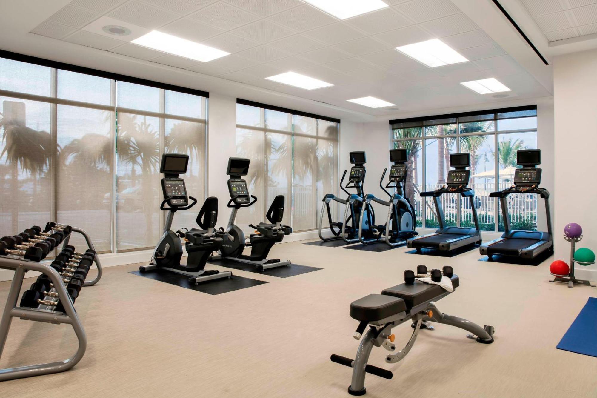 Courtyard By Marriott Faro Blanco Resort Marathon Buitenkant foto